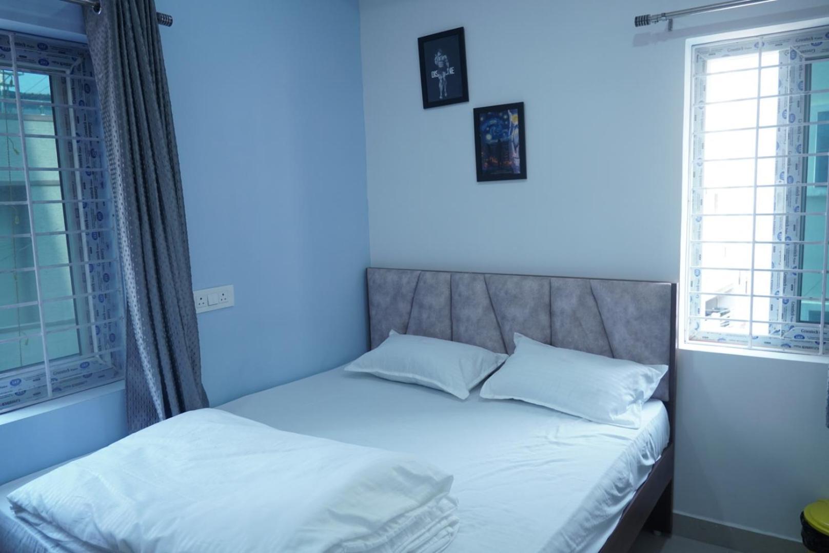 Cosmic Hotel & Guest House Gachibowli Raidurg ハイデラバード エクステリア 写真