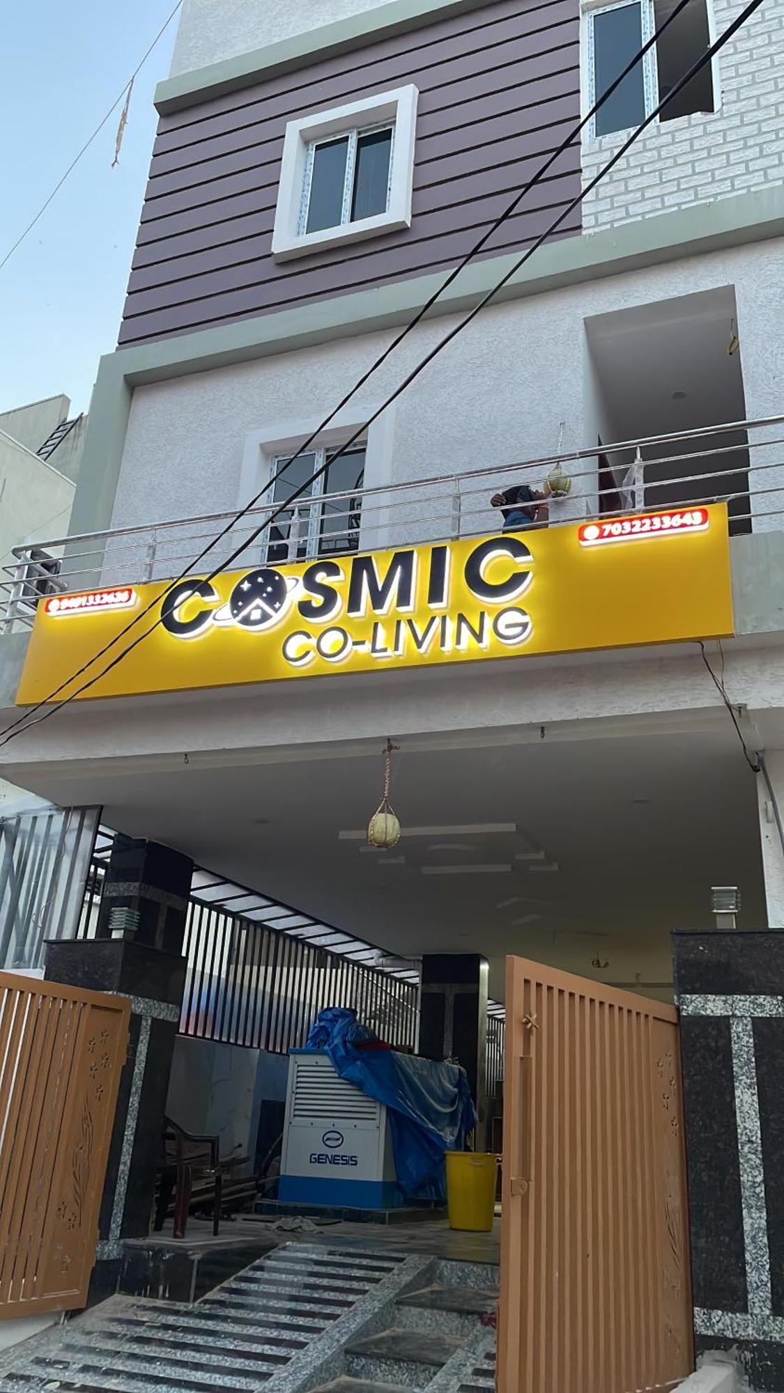 Cosmic Hotel & Guest House Gachibowli Raidurg ハイデラバード エクステリア 写真