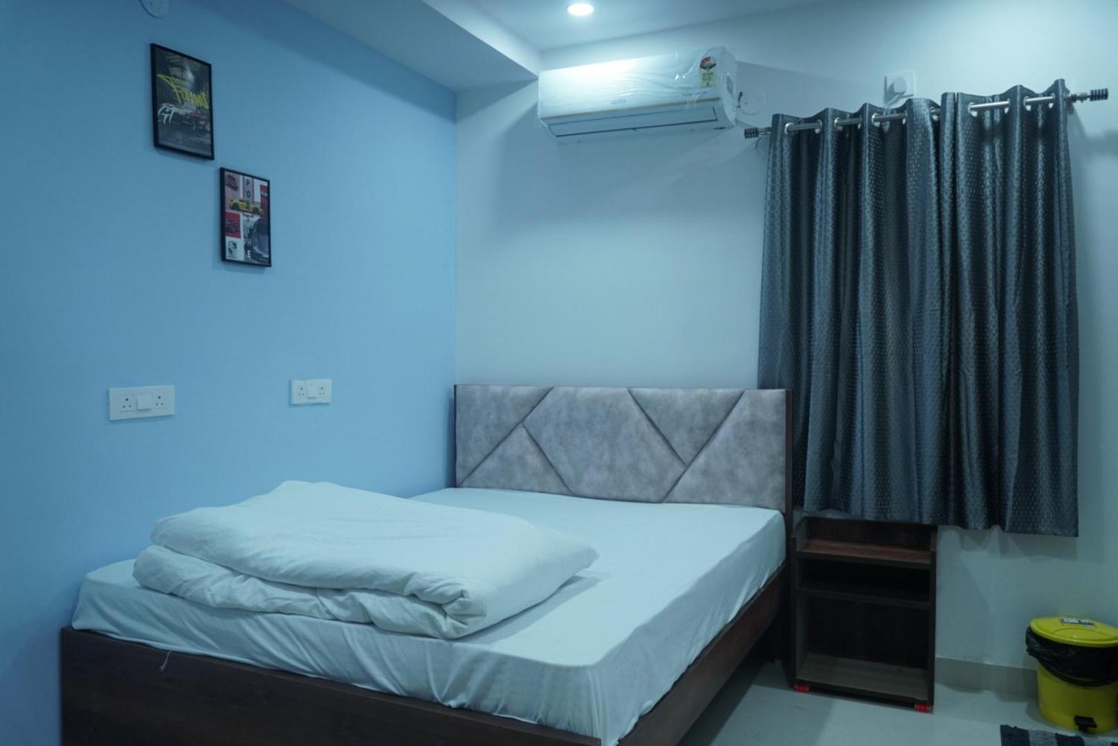 Cosmic Hotel & Guest House Gachibowli Raidurg ハイデラバード エクステリア 写真