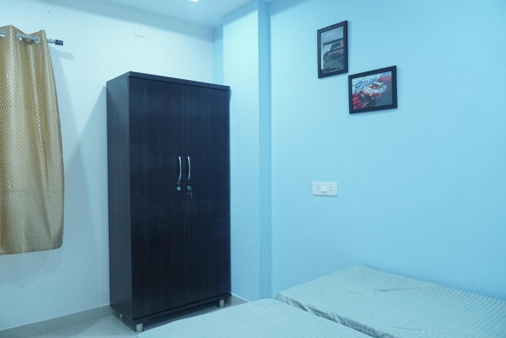 Cosmic Hotel & Guest House Gachibowli Raidurg ハイデラバード エクステリア 写真